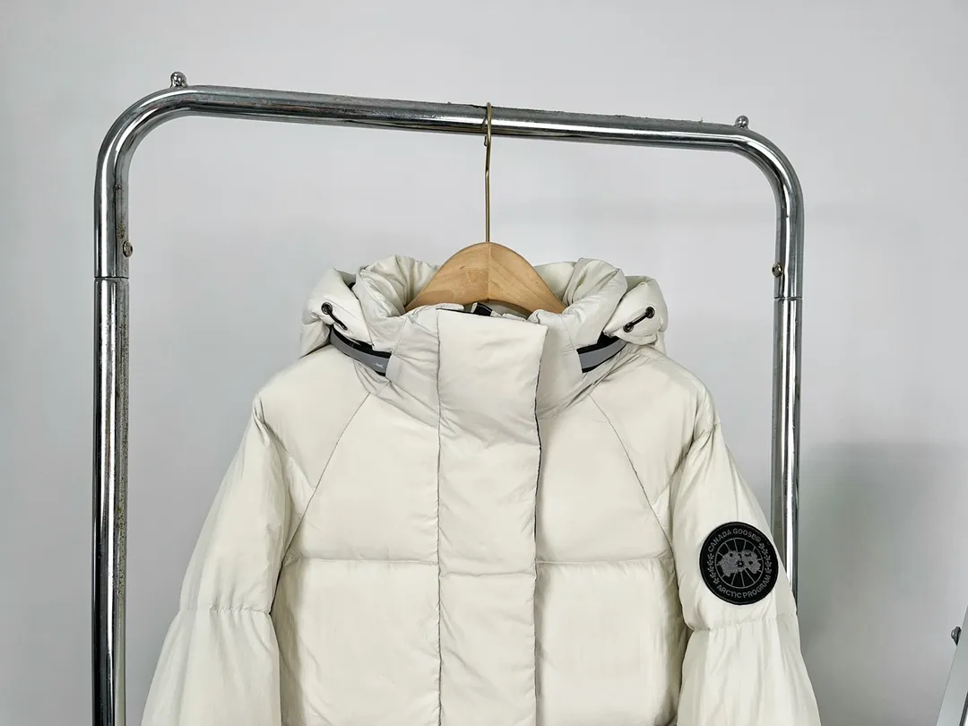 P780 𝐂𝐚𝐧𝐚𝐝𝐚 𝐠𝐨𝐨𝐬𝐞丨Canada Goose Ouyang Nana same style short down jacket Size: S-XXL